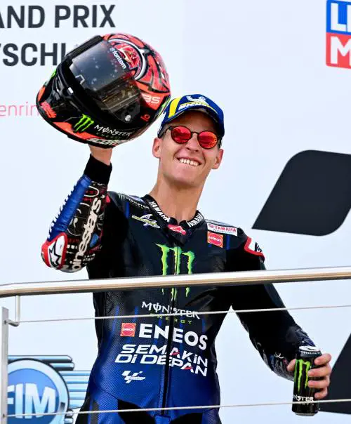 Quartararo al giro di boa "saluta" Bagnaia & C.