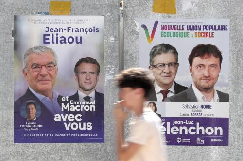 Delusa, polarizzata e "illusa". Così la Francia ha condannato Macron