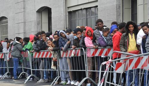 Migranti, il flop dei rimpatri: in pochi lasciano davvero l'Italia