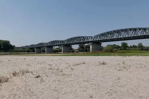 Crisi siccità, gli agricoltori si rubano l'acqua: il dramma nel pavese
