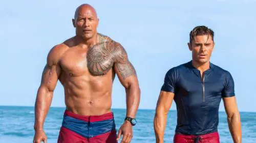La serie cult con Pamela Anderson, poi il film: come nasce Baywatch