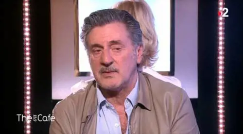 L'attore Daniel Auteuil scippato dell'orologio a Napoli: ecco cosa è successo