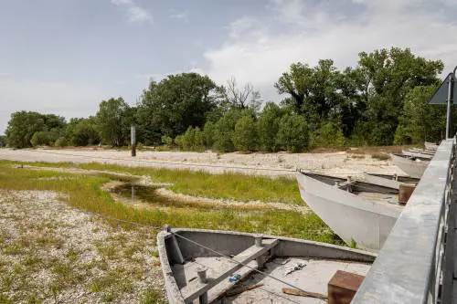 Siccità, spenta la prima centrale. "In Lombardia i campi a secco"