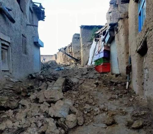 "Oltre 900 morti": violento terremoto in Afghanistan