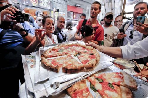 "Crescita record". La pizza unisce sempre più l'Italia: i dati