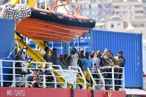 Sbarchi senza fine: 4 navi ong in pressing, quasi 500 migranti a bordo