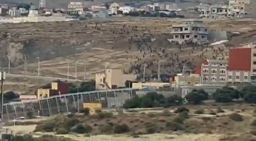 Duemila migranti assaltano Melilla, cinque morti nella calca