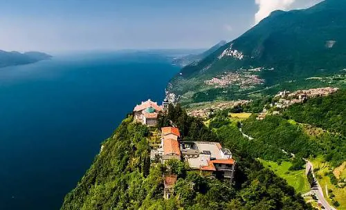 Tignale, sul Garda, è tra i borghi più apprezzati dagli stranieri