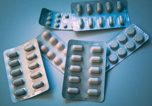 "Carenza in farmacia fino a metà luglio": è caccia all'ibuprofene
