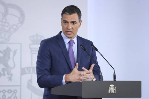 Spagna, il governo contro l'inflazione. Treni gratis e tasse sui big dell'energia