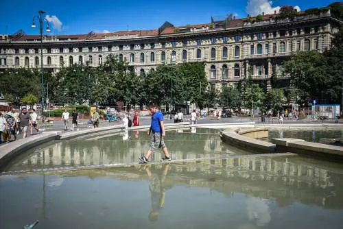 Siccità, è allarme rosso. Sala chiude le fontane e lascia i prati a secco