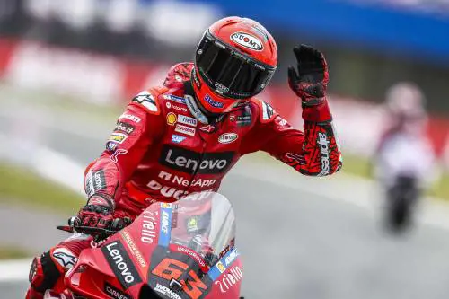 MotoGp, doppietta italiana ad Assen: Bagnaia trionfa davanti a Bezzecchi