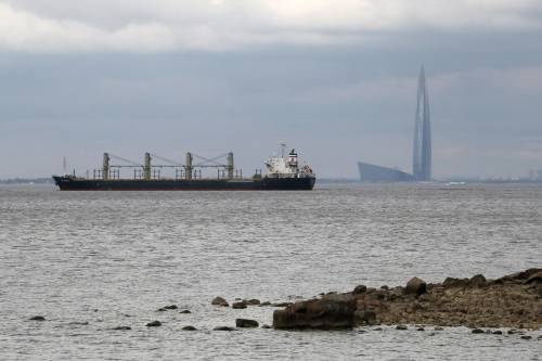 Come mai il petrolio russo continua ad arrivare in Europa nonostante le sanzioni