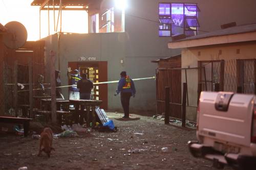 Sabato tragico in un nightclub in Sudafrica. Muoiono 22 giovani, è giallo sulle cause