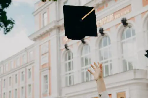 Riscatto della laurea: ecco quando conviene | Il calcolo dei costi