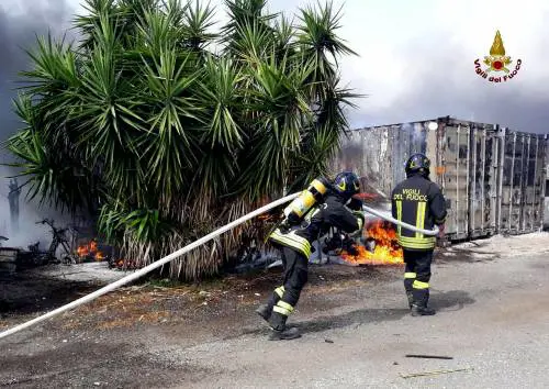 Esplosione alle porte di Roma, evacuati palazzi e un centro estivo