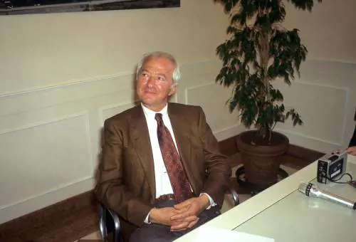 Del Vecchio, ville alla moglie e 340 milioni ai suoi manager