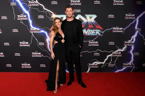 Torna "Thor" e diventa (anche) romantico. Hemsworth: "Stavolta mi vedrete nudo"
