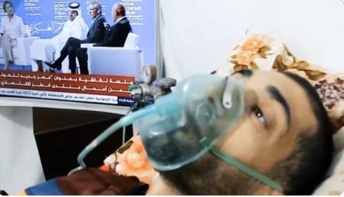 Il video choc di Hamas: un prigioniero israeliano attaccato all'ossigeno
