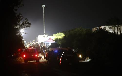 Texas, strage di migranti: 50 morti chiusi in un tir. "Colpa della legge-Biden"