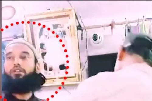 "Blasfemo". E gli islamici radicali decapitano il sarto indù