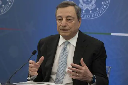 Draghi si prepara alla "verifica" con i partiti in Aula. Il Colle in ansia invoca stabilità