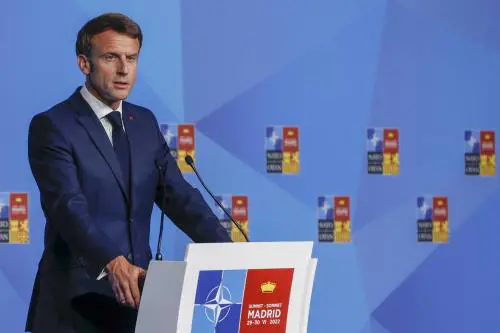In tv dialoghi Macron-Putin. Ira di Mosca