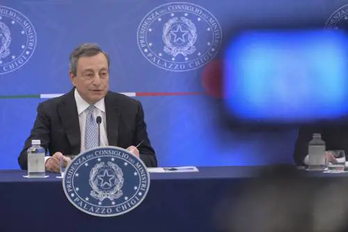 "Basta esitare, all'Ue servono 500 miliardi"