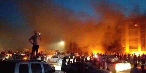 Rabbia e proteste in Libia: assalto al parlamento 