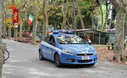 Una volante della polizia a Viareggio
