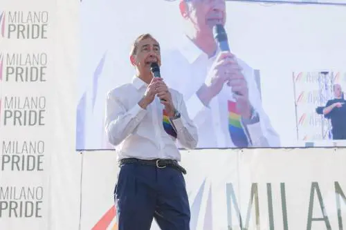 "Riconoscimento per i figli delle famiglie omogenitoriali". L'annuncio di Sala dal Milano pride
