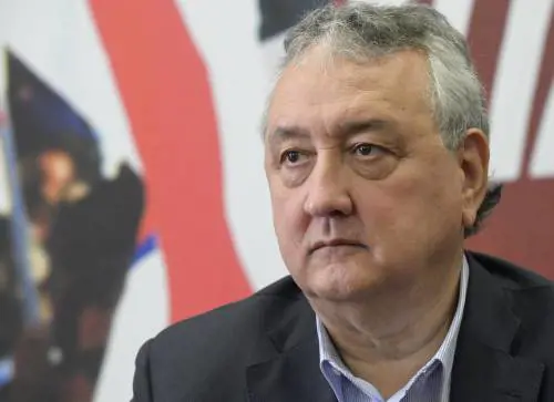 "Il Pd forza la mano. Sia cittadino chi supera otto anni di scuola"