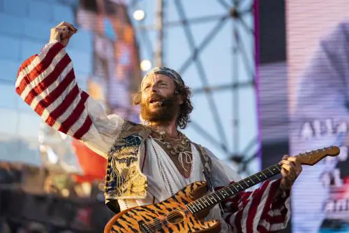 Gli ambientalisti a Jovanotti: "Distruggi le spiagge"