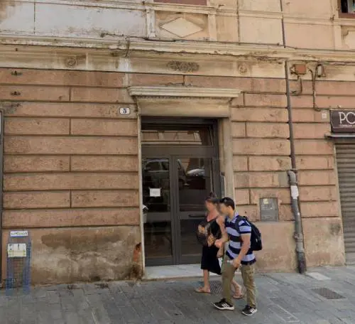 Doppia tragedia a Savona dove all’altezza del civico 5 di via Niella un uomo e una donna sono stati trovati morti