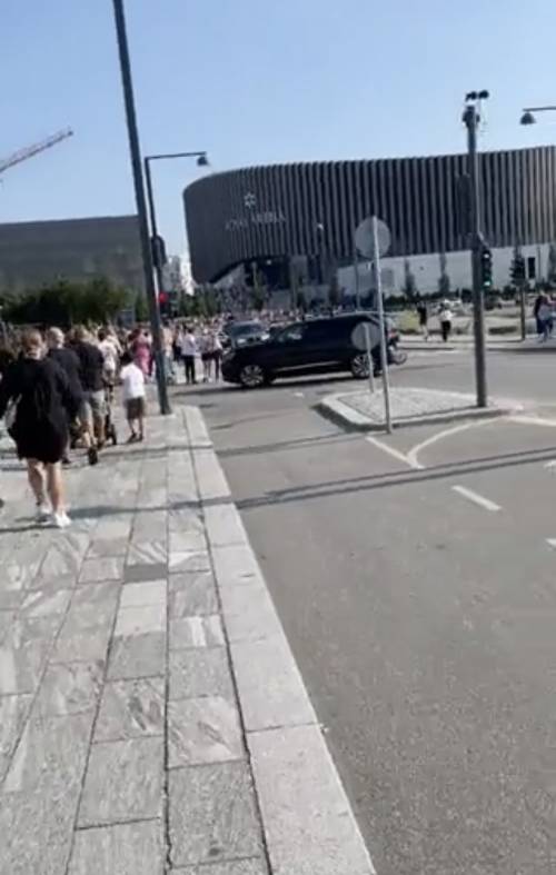 Sparatoria in un centro commerciale di Copenaghen: ci sono vittime