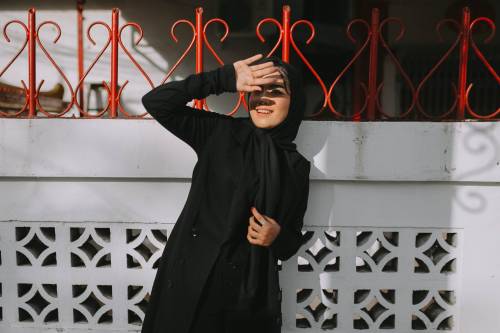 La sfida delle iraniane contro l'hijab. Scatta la repressione degli ayatollah