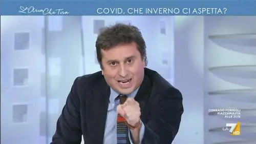Mezzobusto, comico per intero e teleprovocatore perfetto