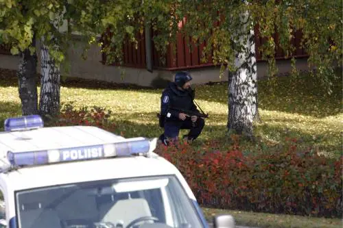 Finlandia, studente spara a scuola: 11 vittime