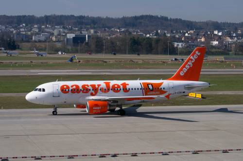 EasyJet cresce in Italia. E per Ita-Lufthansa spunta il golden power