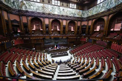 "No alla fiducia". Il M5S spacca ancora la maggioranza