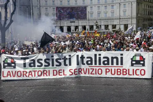 La crisi di governo fa slittare lo sciopero dei tassisti