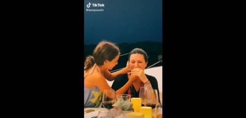 "Ma sono astemia...": il video della Pausini ubriaca diventa virale