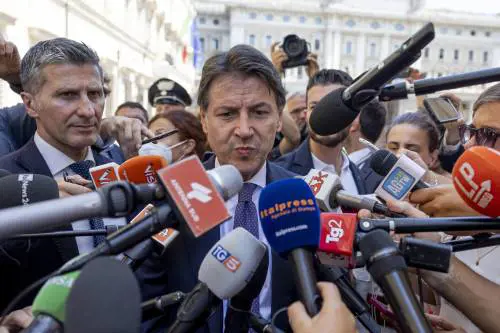 La scappatoia dei Cinque stelle: usciremo dall'Aula. E Salvini alza il tiro