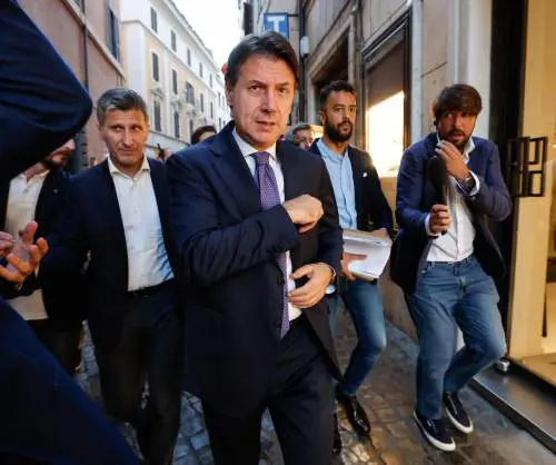 "I bambini al comizio di Conte? Coincidenza". Italia Viva protesta: "Ridicolo"