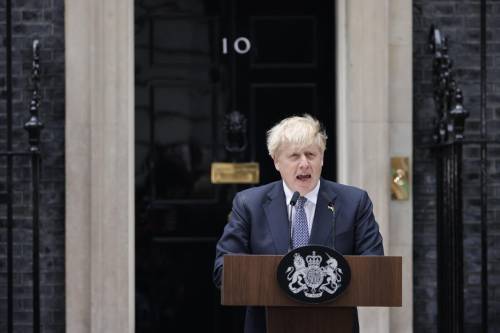 Boris Johnson si dimette: "Ma non avrei voluto". Affondato dalla fronda conservatrice