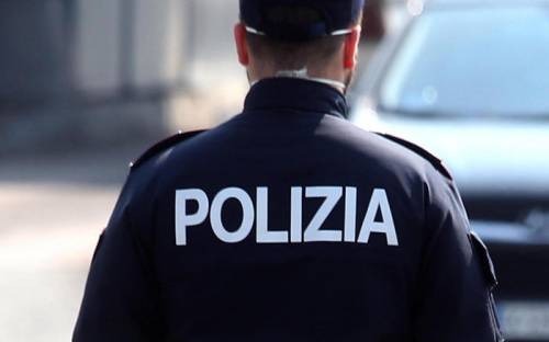 Un agente di polizia in Toscana (foto di repertorio)