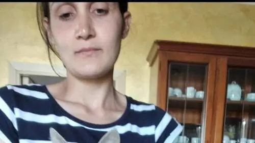"Forse un sequestro". È giallo sulla donna scomparsa e ritrovata legata con filo spinato