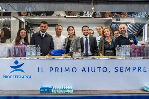 Inaugurata a Bari la nuova “Cucina Mobile”  realizzata da Progetto Arca onlus e JTI Italia  in collaborazione con InConTra Odv e il Comune di Bari