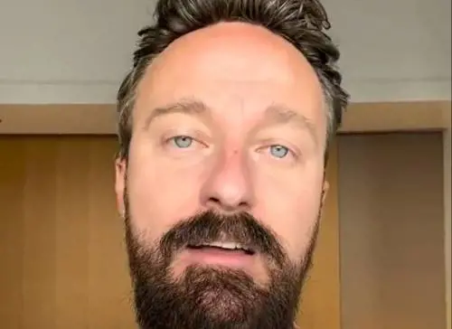 "Fate pena, siete delle bestie". Facchinetti contro gli influencer scrocconi