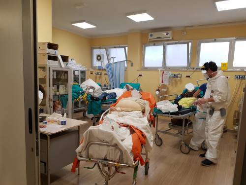 Paziente tenta di strangolare infermiera al pronto soccorso
